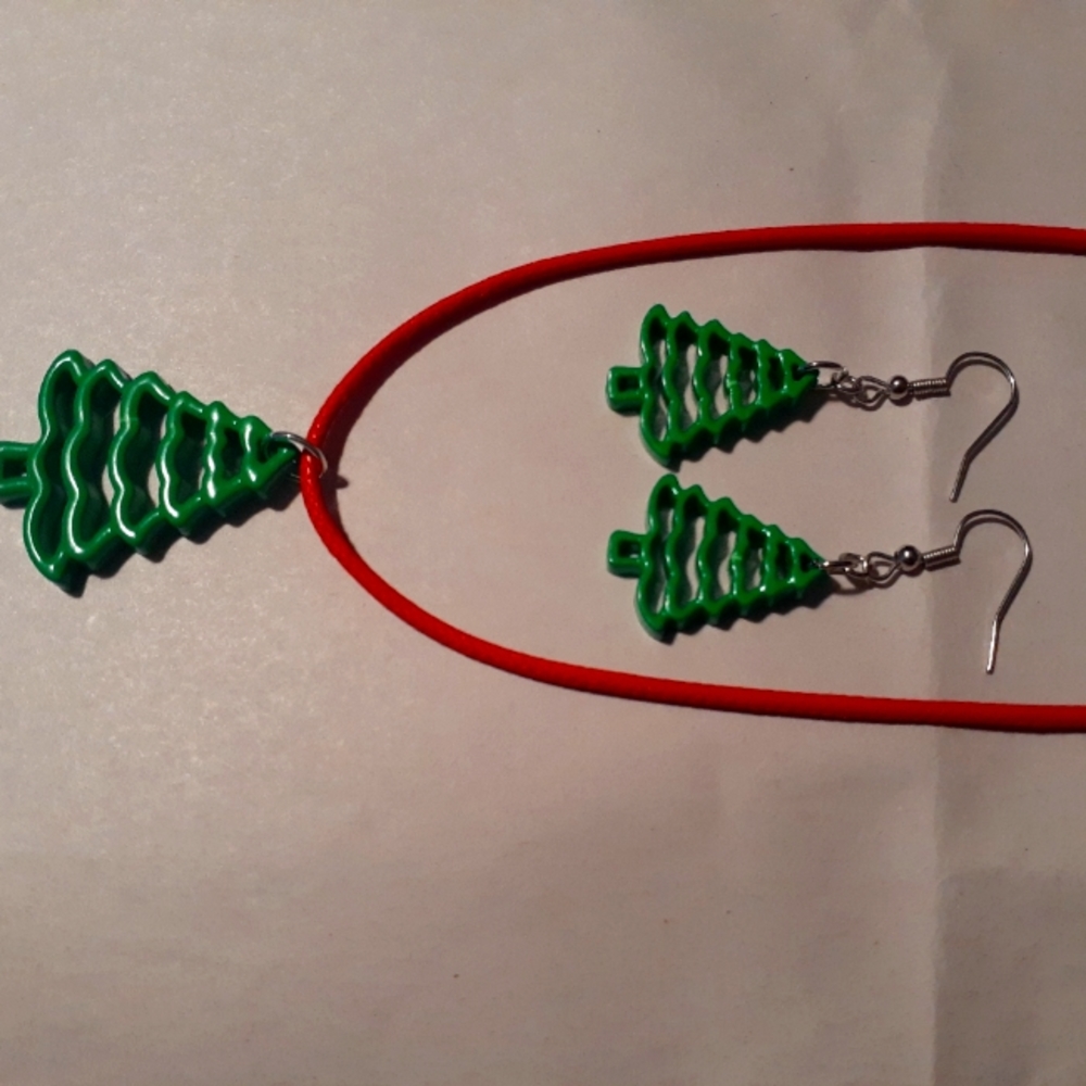 Holiday necklace and earring   jewelry set Christmas trees